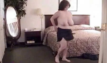 Busty Stripping Milf vater und tochter porn inspiziert und gesichtsbehandelt