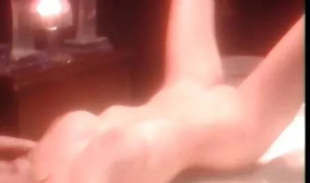 Big Tits Ebenholz geben einen mama und tochter porn Handjob