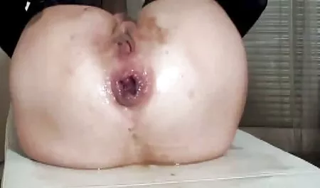 Clover streichelte ihre Brüste, free porno tochter beginnend mit ihren harten Brustwarzen