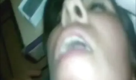 Heimvideo von Romi sexvideo vater und tochter Rain, die einen großen Schwanz bläst