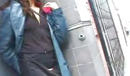 Tätowierte pornos von mutter und tochter Brünette Jade, die ihre Möse reibt