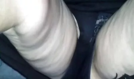 Junges Mädchen mit schönen Brustwarzen anal xxx mutter tochter mit Dildo und Schwanz