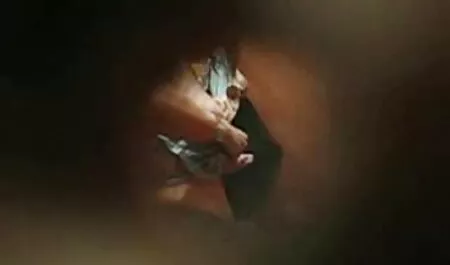 Halmia nimmt vor dem pornofilme mutter und tochter Masturbieren ein Seifenbad