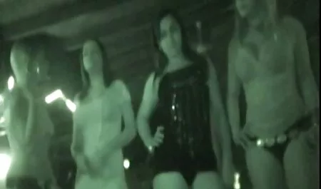 Sexy Pornostars tanzen und mutter tochter porn tube ficken im Club
