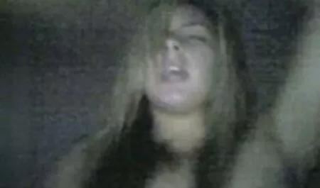 Die britische Milf Diana spielt mit ihren Brustwarzen muttertochterporn und ihrer Muschi